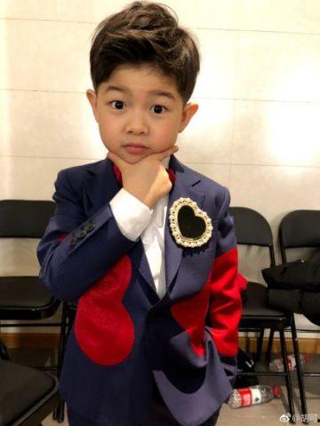 胡可爆料安吉生二胎视频,温馨家庭画面引网友热议  第1张